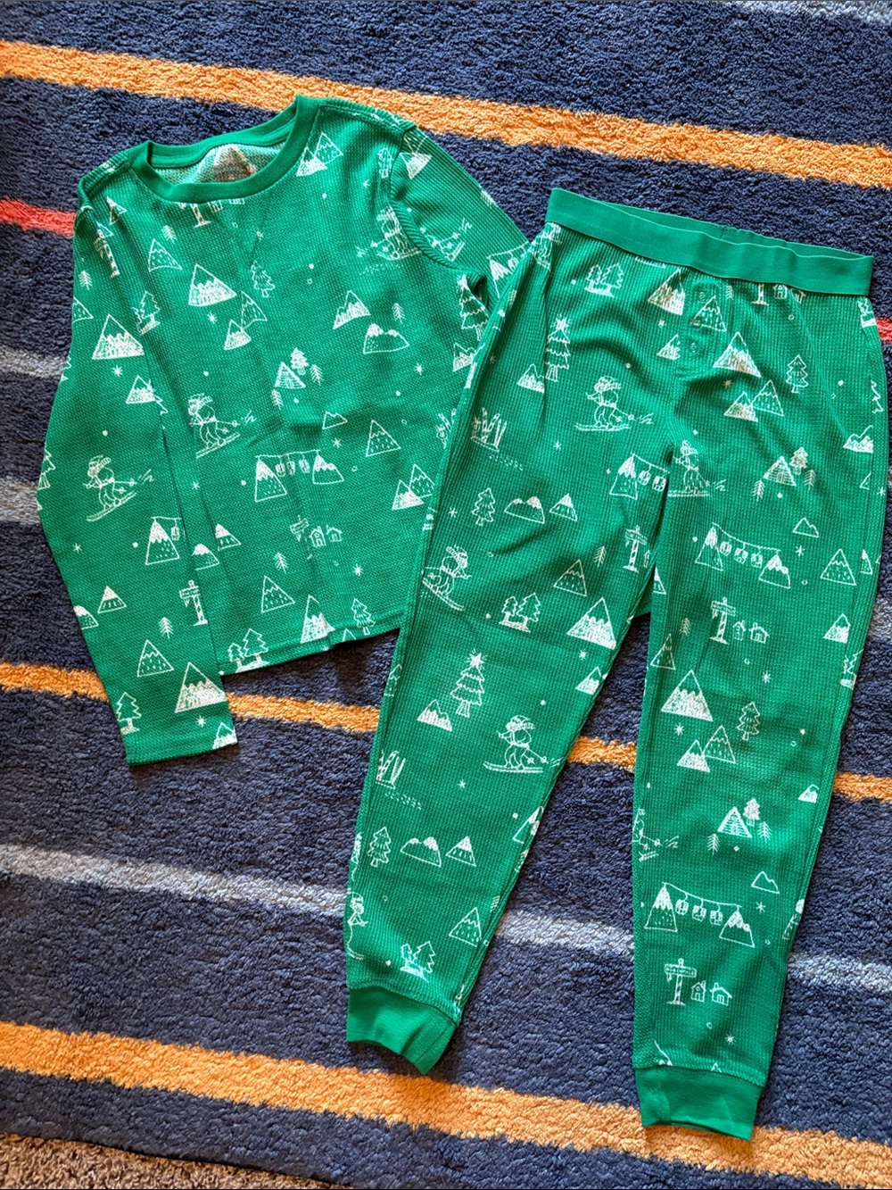 Wondershop Green Holiday Print Thermal Pajama Set